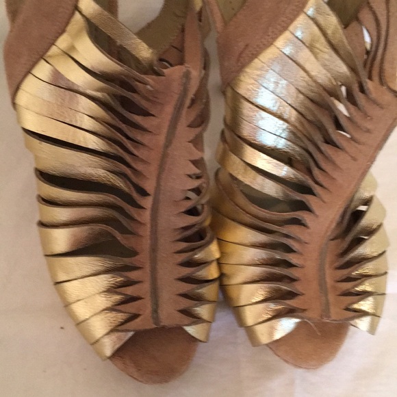 BCBGeneration Gold heels - Picture 4 of 9